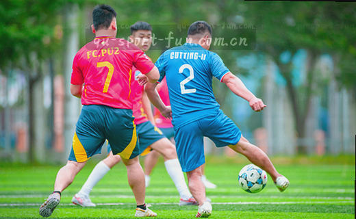 欧冠淘汰赛前瞻 高位逼抢对决考验中场拦截效率